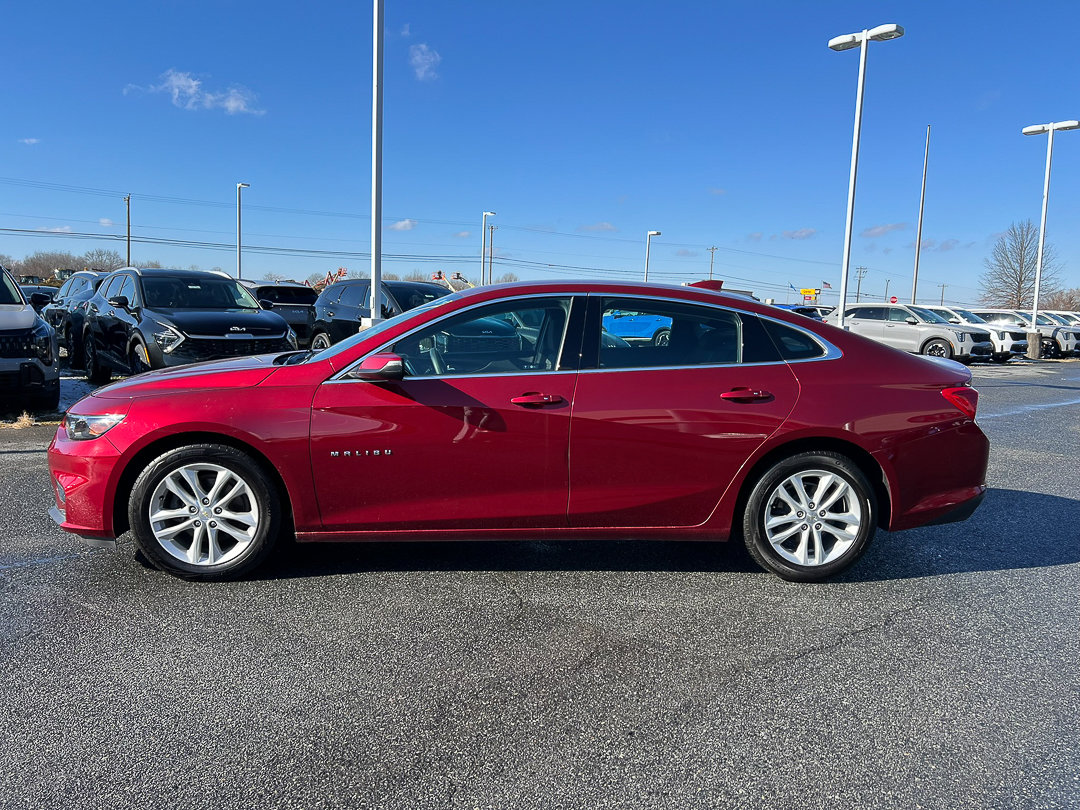 Used 2018 Chevrolet Malibu LT image 2