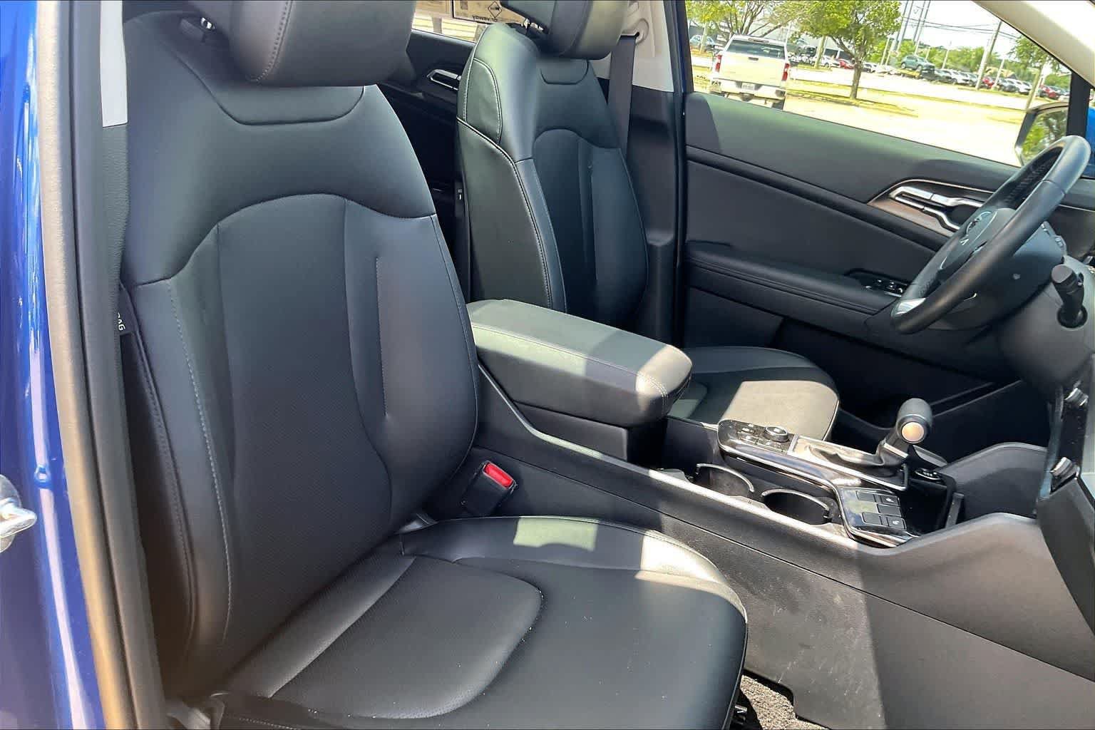 Certified 2025 Kia Sportage EX w/ Premium Package FWD image 11