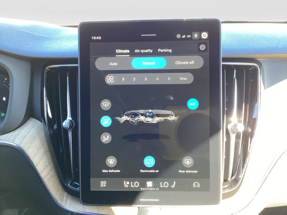 New 2027 Volvo XC60 B5 Plus AWD/4WD image 18