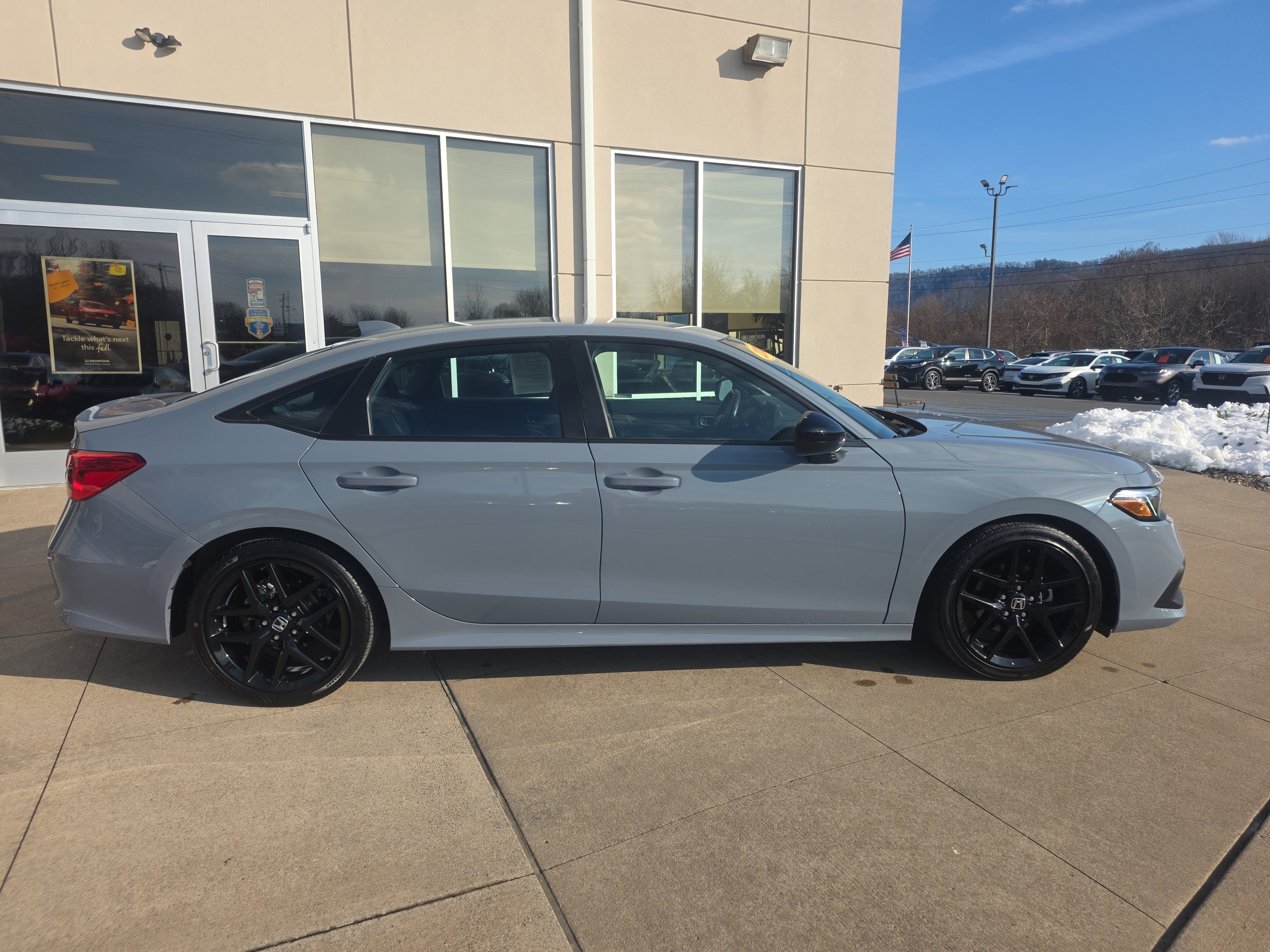 Used 2023 Honda Civic Sport image 4