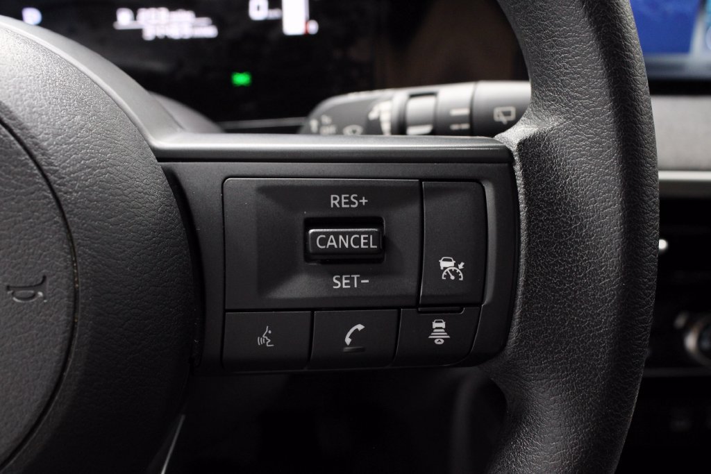 Certified 2025 Nissan Kicks SV AWD/4WD image 28