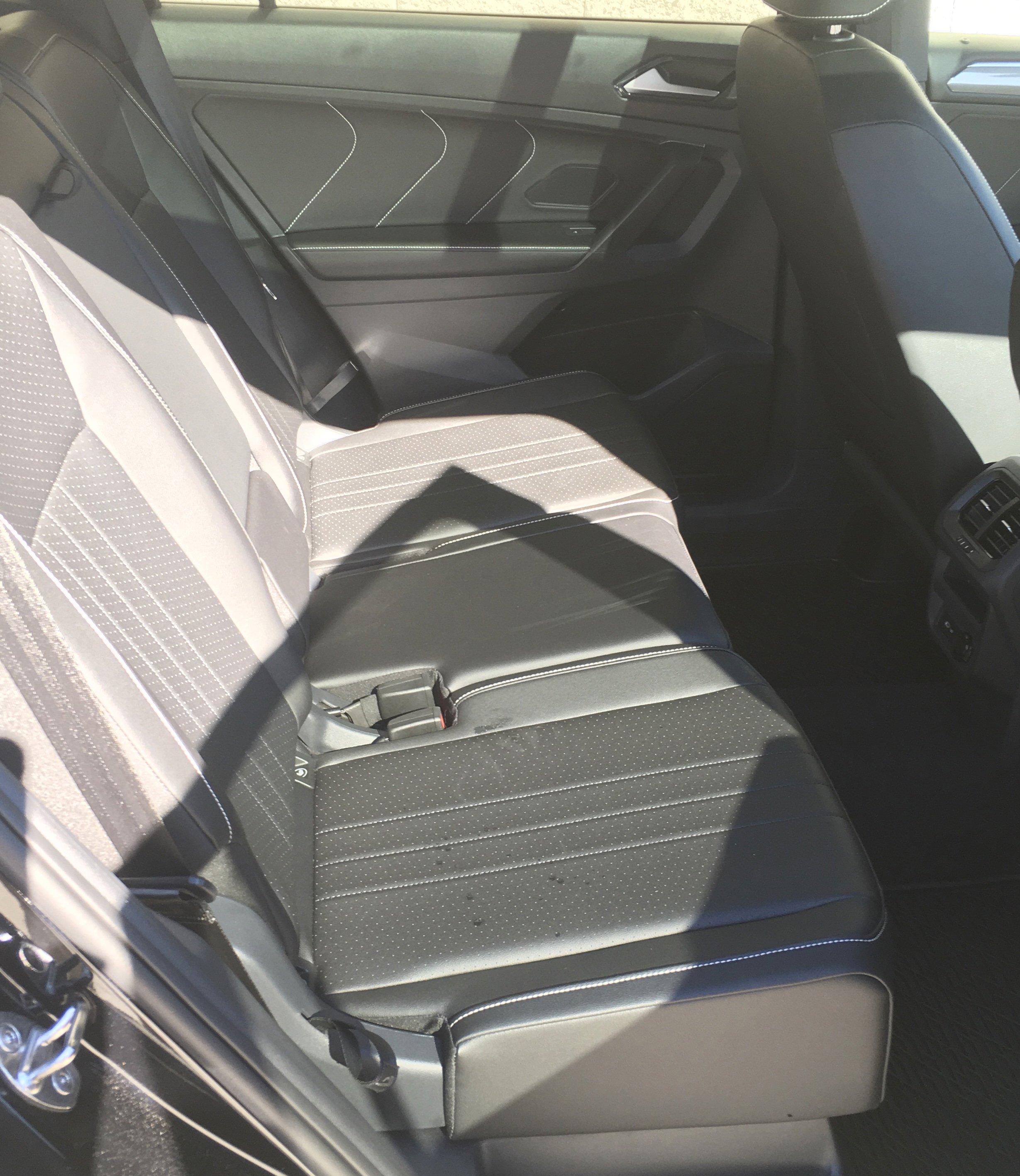 New 2024 Volkswagen Tiguan SE R-Line image 6