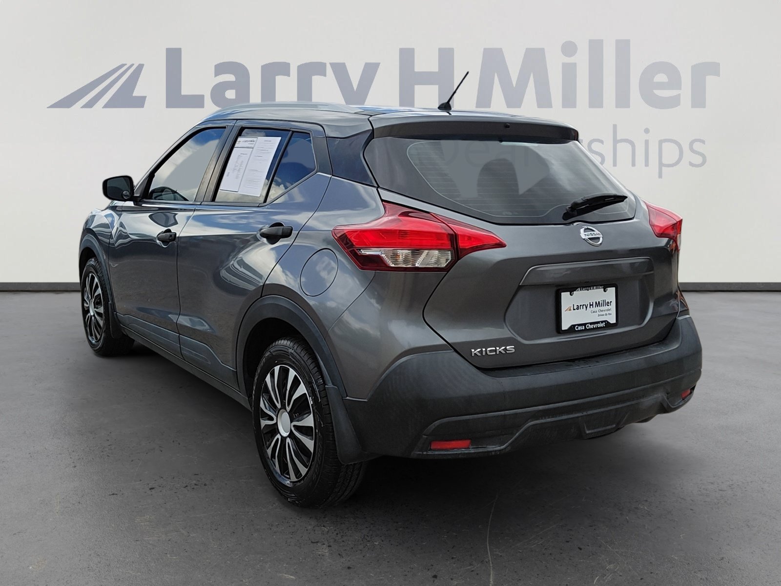 Used 2019 Nissan Kicks S FWD image 3