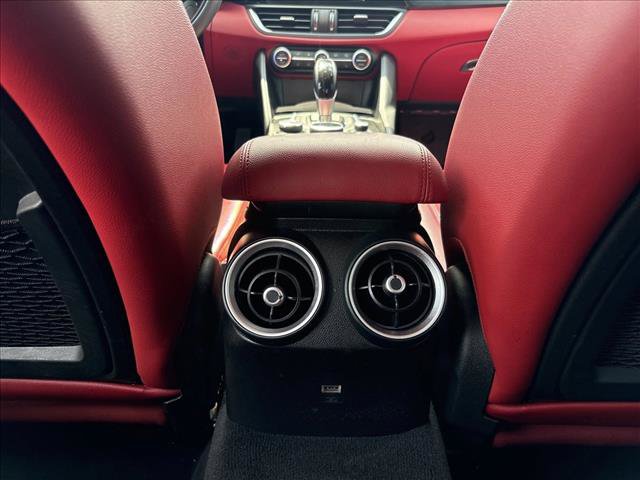 Used 2018 Alfa Romeo Giulia AWD image 22