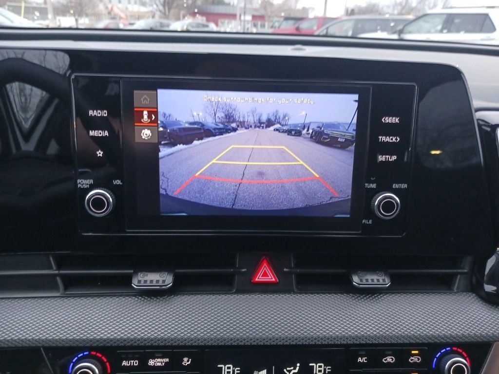 Used 2023 Kia Sportage LX image 9