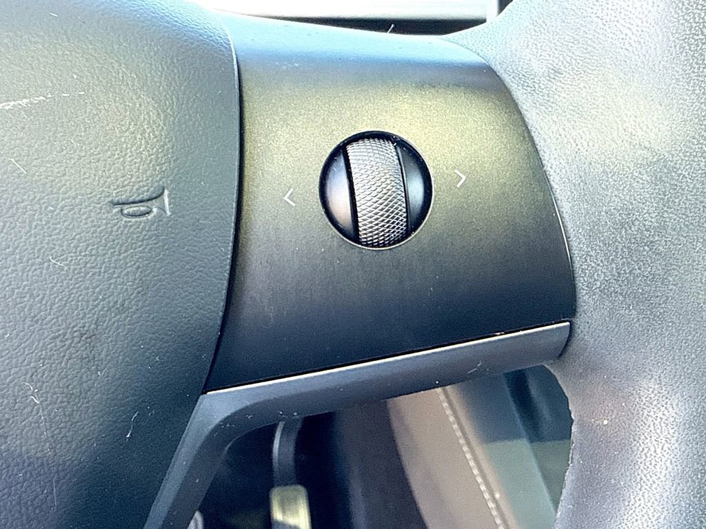 Used 2023 Tesla Model Y Long Range image 37