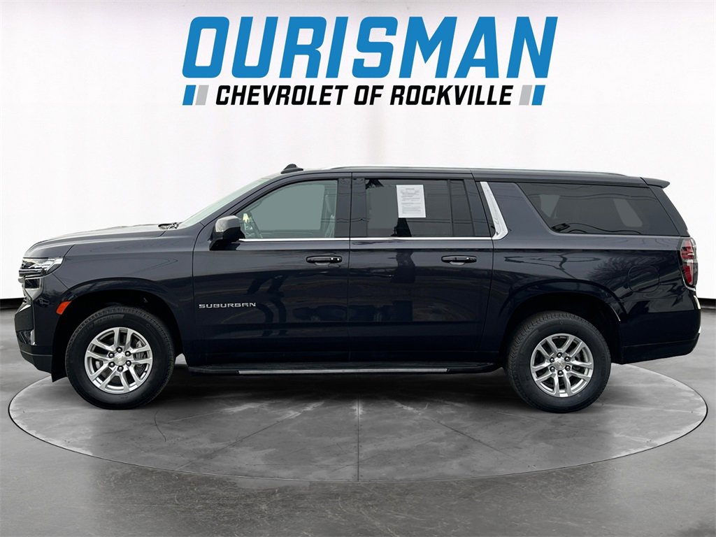 Used 2024 Chevrolet Suburban LT image 3