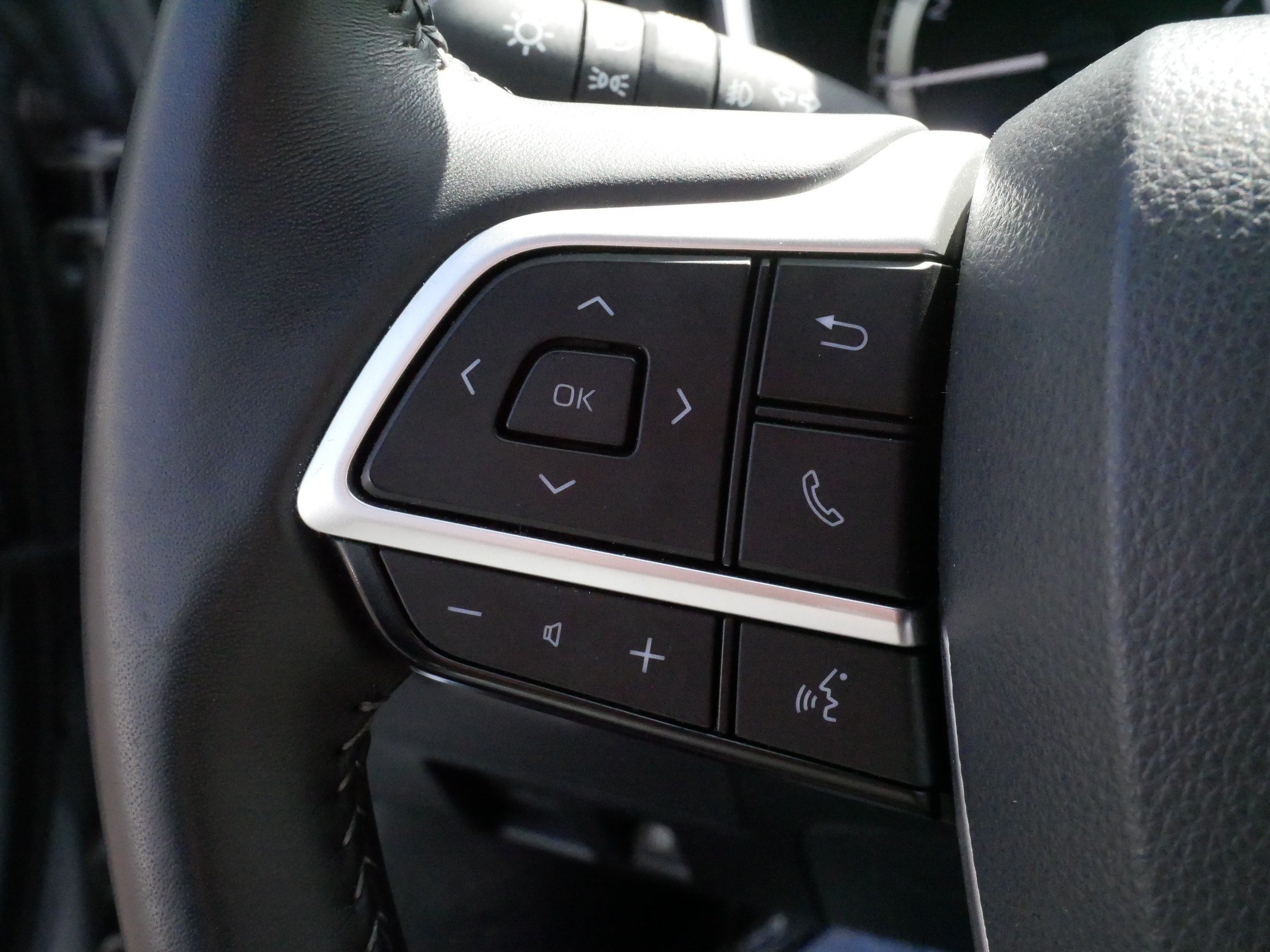 Used 2025 Toyota Highlander XLE AWD/4WD image 28