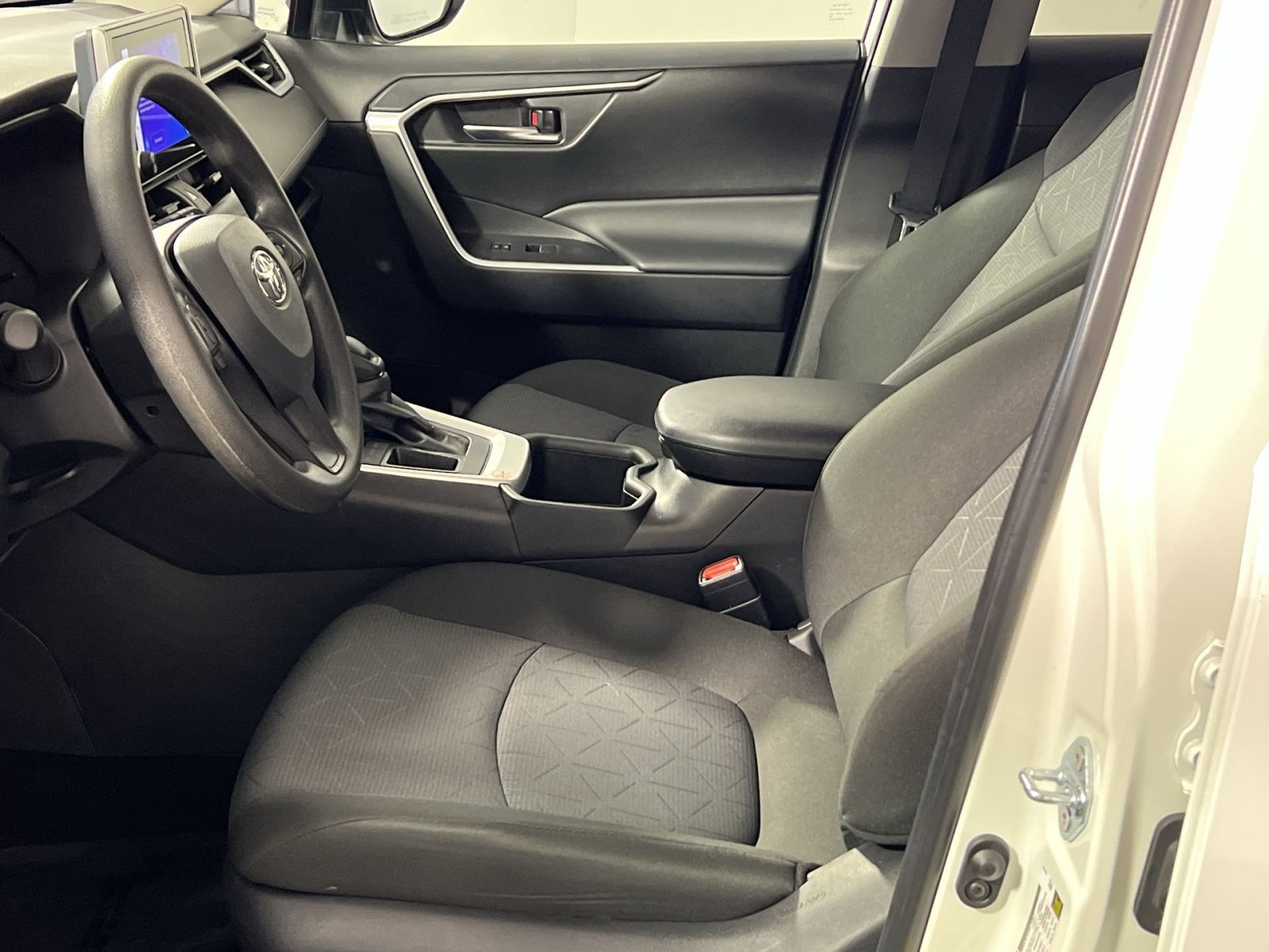 Used 2025 Toyota RAV4 XLE FWD image 14