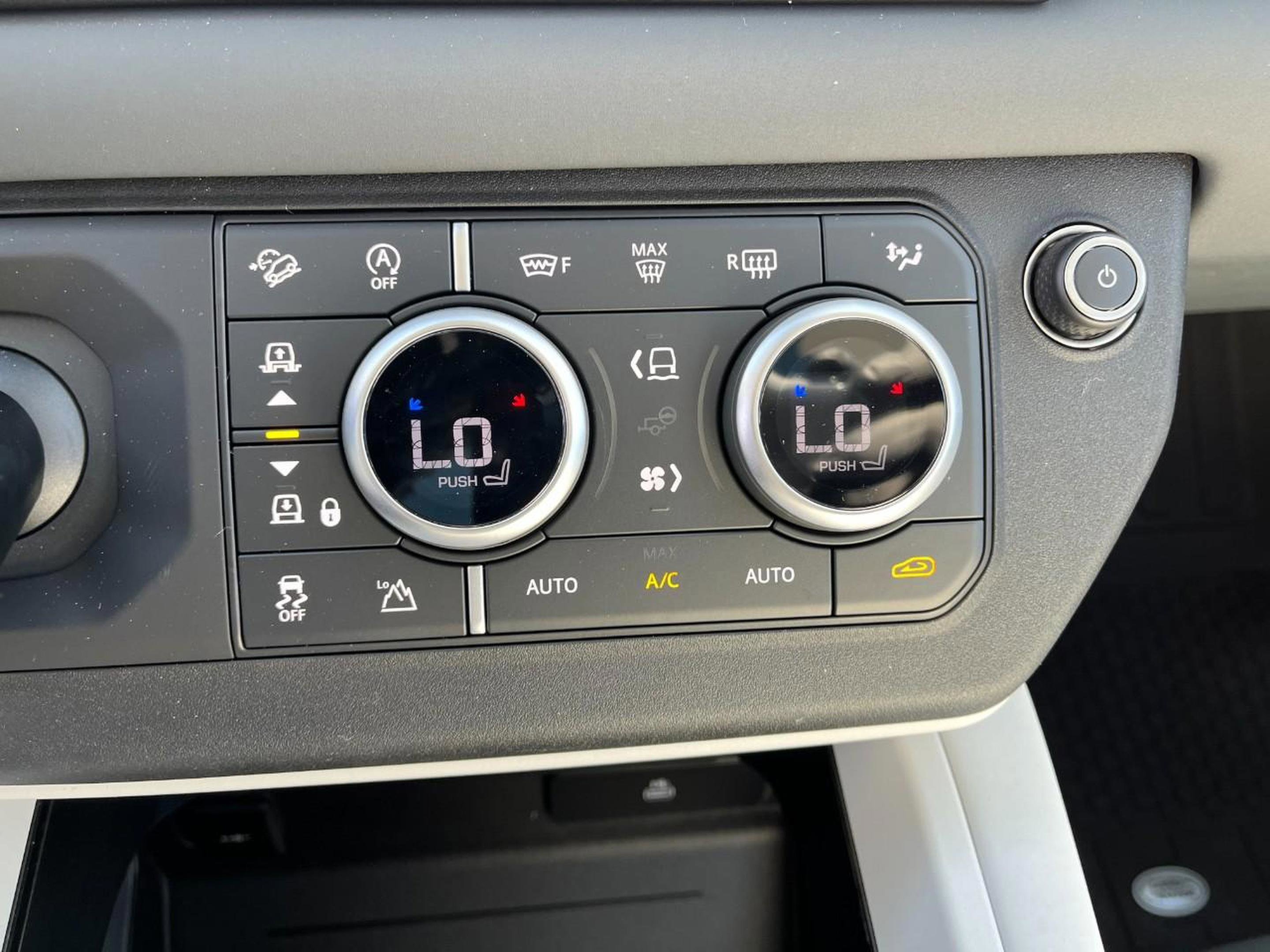 Certified 2025 Land Rover Defender 110 X-Dynamic SE image 26