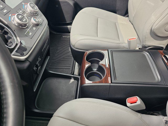 Used 2020 Toyota Sienna Limited FWD image 33