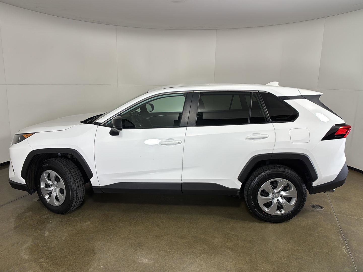 Used 2022 Toyota RAV4 LE AWD/4WD image 14