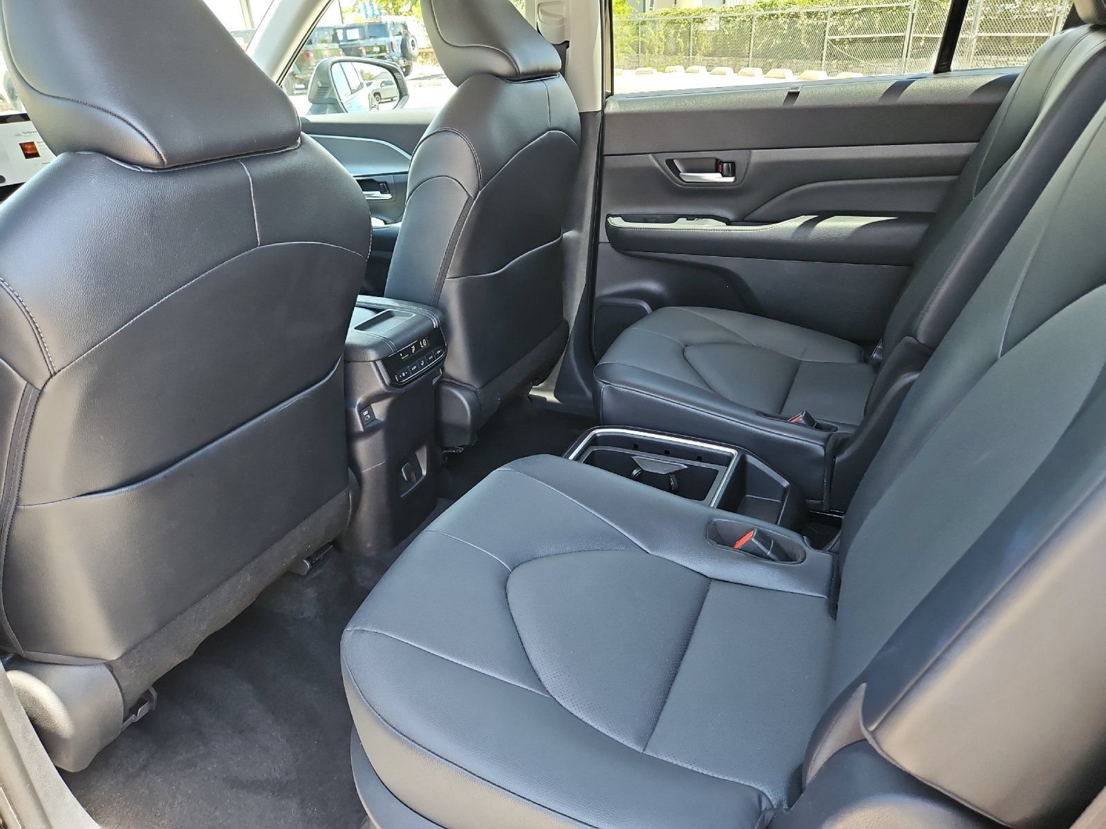 Used 2025 Toyota Grand Highlander AWD image 11