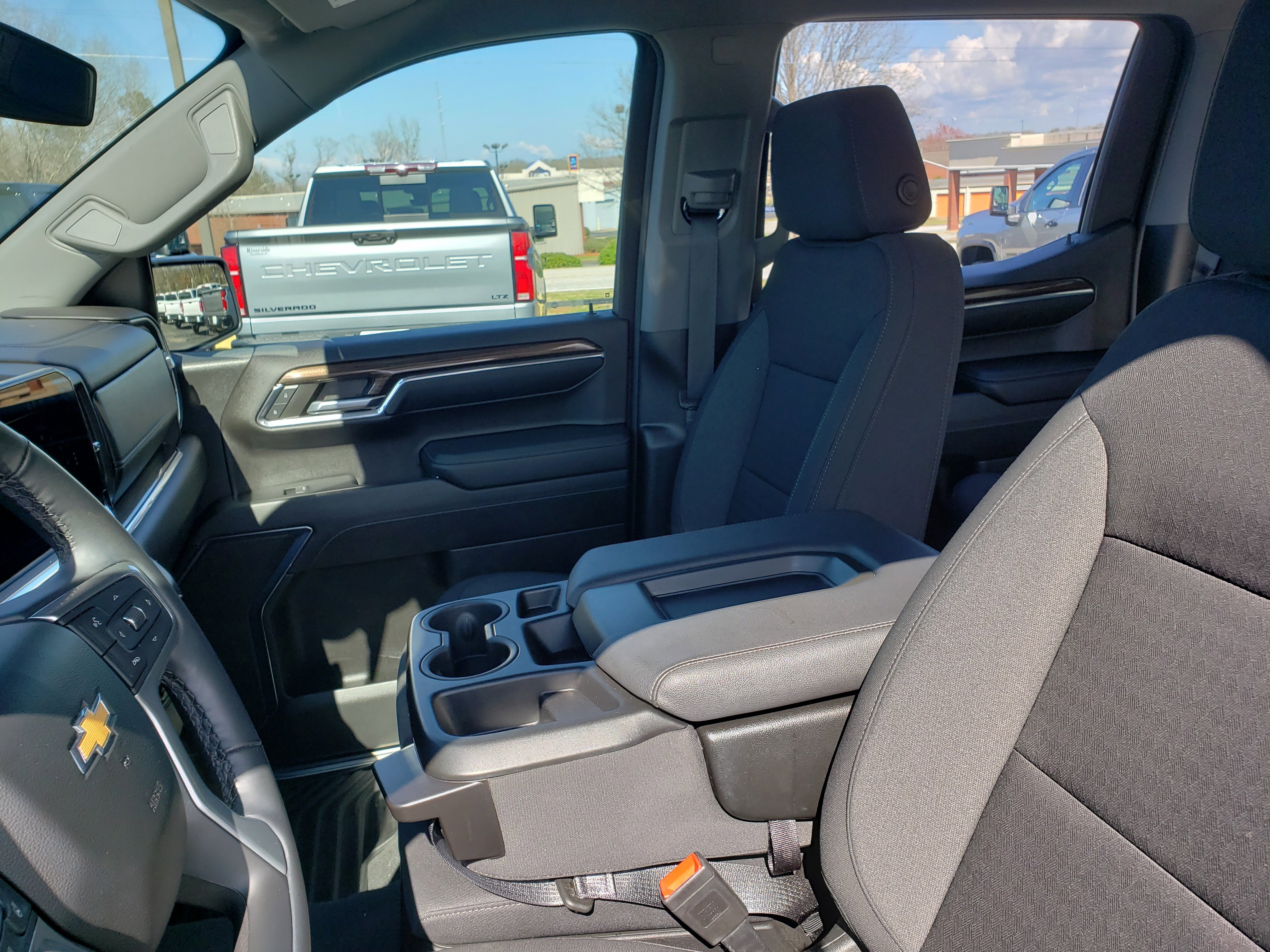 Used 2024 Chevrolet Silverado 1500 LT image 24