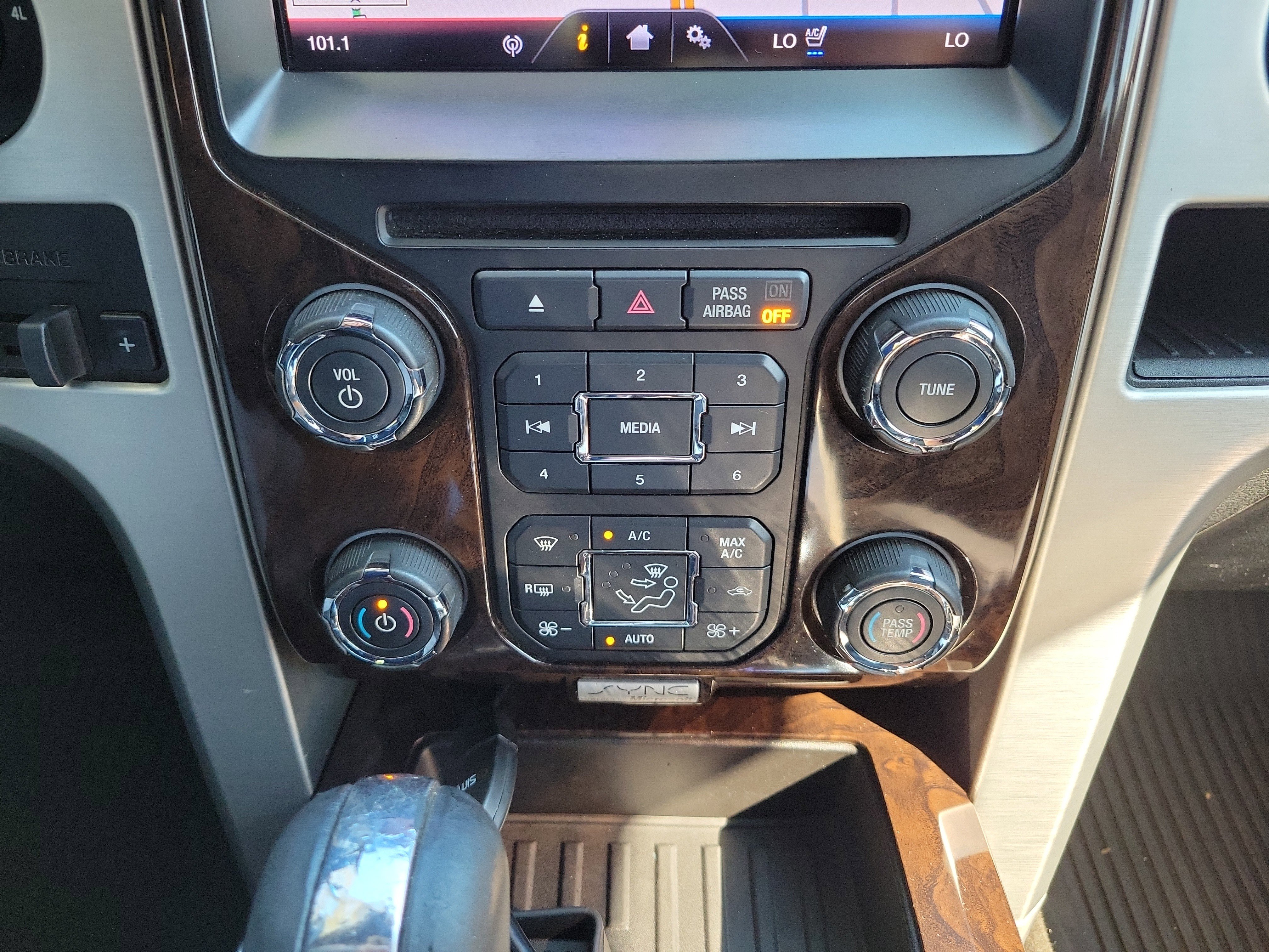 Used 2013 Ford F150 Platinum image 29