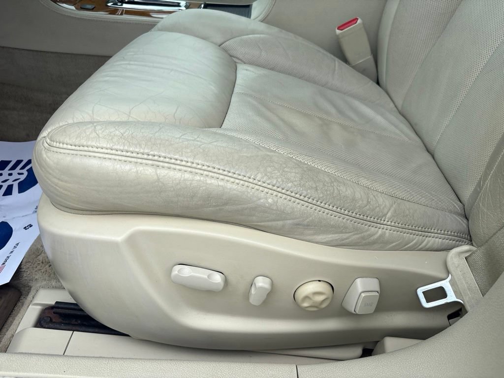 Used 2011 Cadillac DTS Platinum FWD image 15