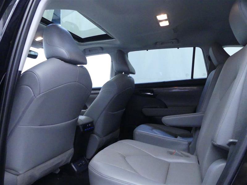 Used 2020 Toyota Highlander Limited AWD/4WD image 22