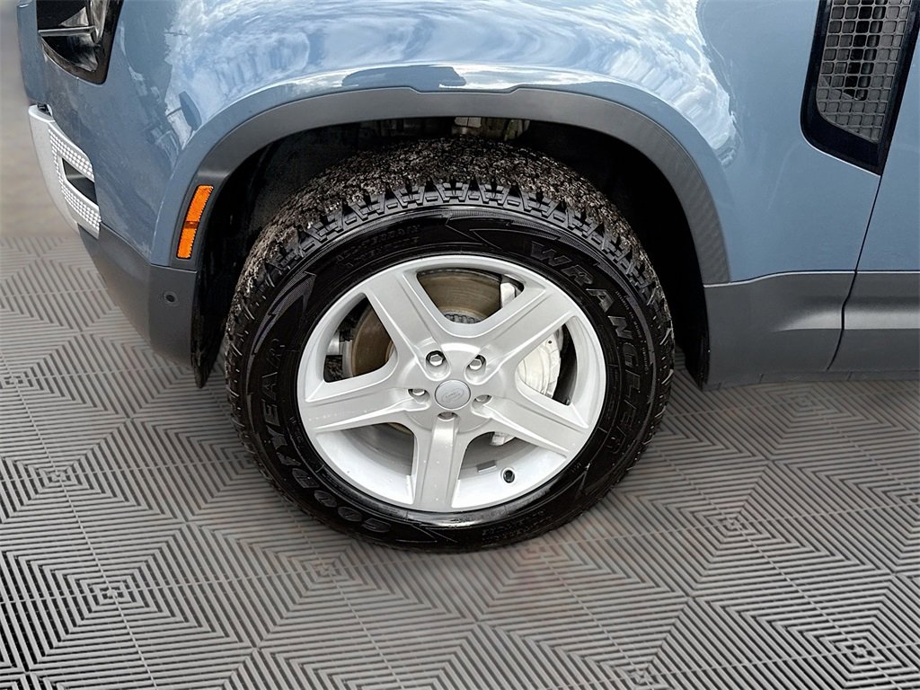 Used 2023 Land Rover Defender 90 SE image 34