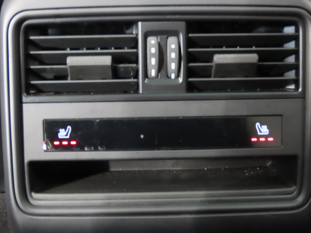 Certified 2025 Porsche Cayenne AWD/4WD image 33
