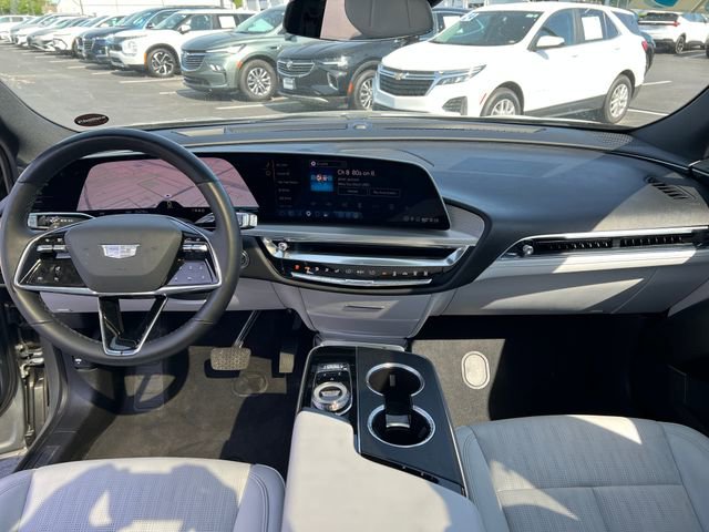 Used 2024 Cadillac Lyriq Luxury AWD/4WD image 12