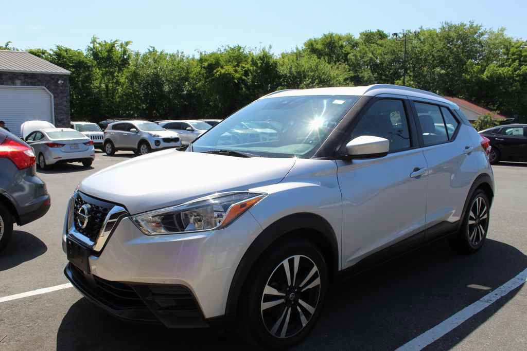 Used 2020 Nissan Kicks SV FWD image 1