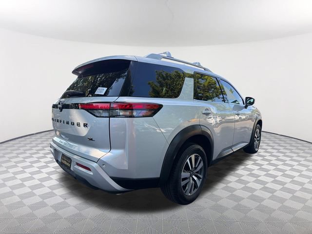 Used 2023 Nissan Pathfinder SL w/ Black Appearance Package FWD image 5