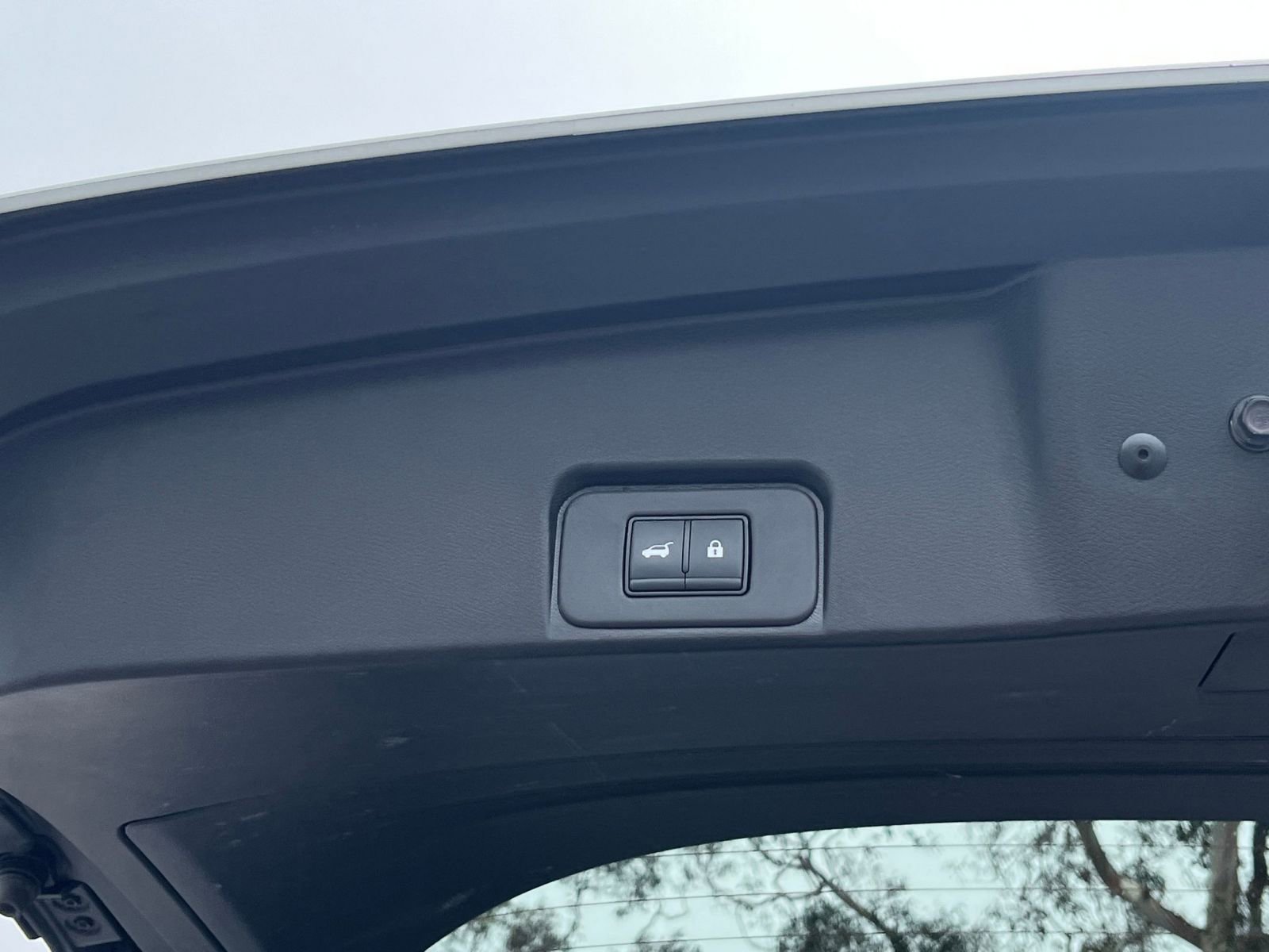 Used 2025 Nissan Rogue SV FWD image 23