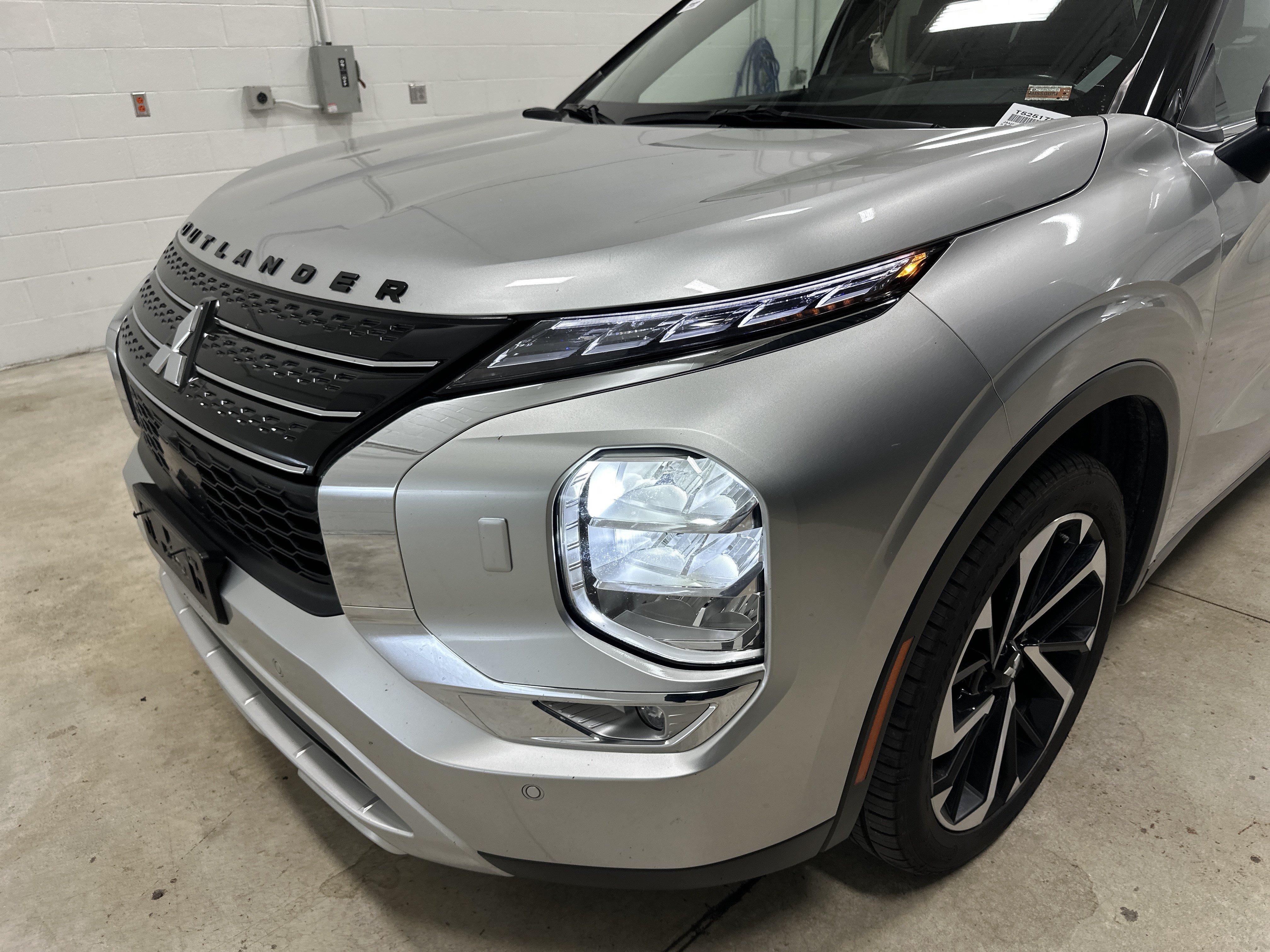 Used 2024 Mitsubishi Outlander SE AWD/4WD image 6