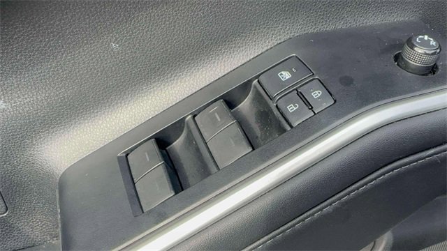 Used 2022 Toyota Highlander XLE image 14