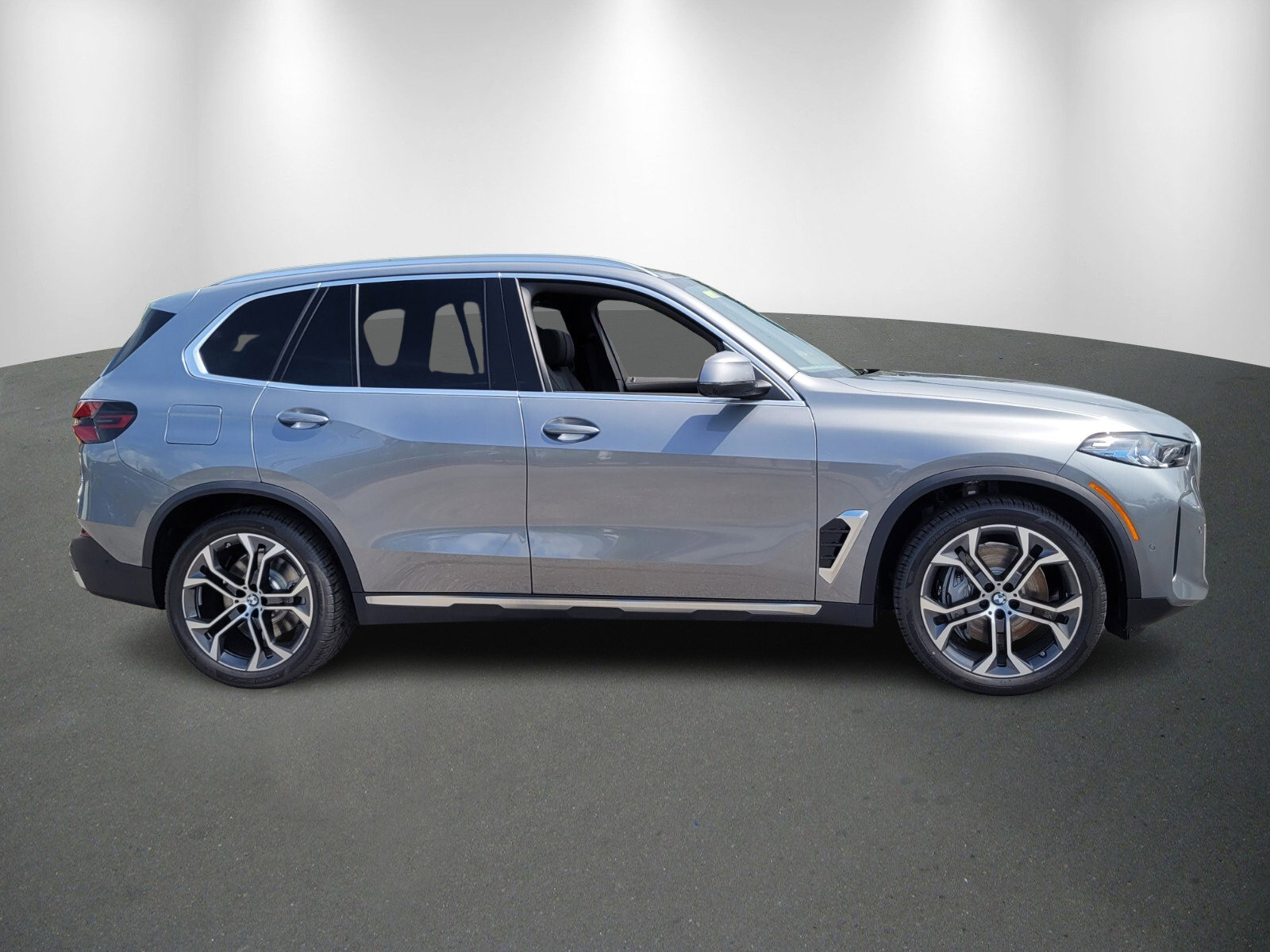 Used 2026 BMW X5 xDrive50e image 8