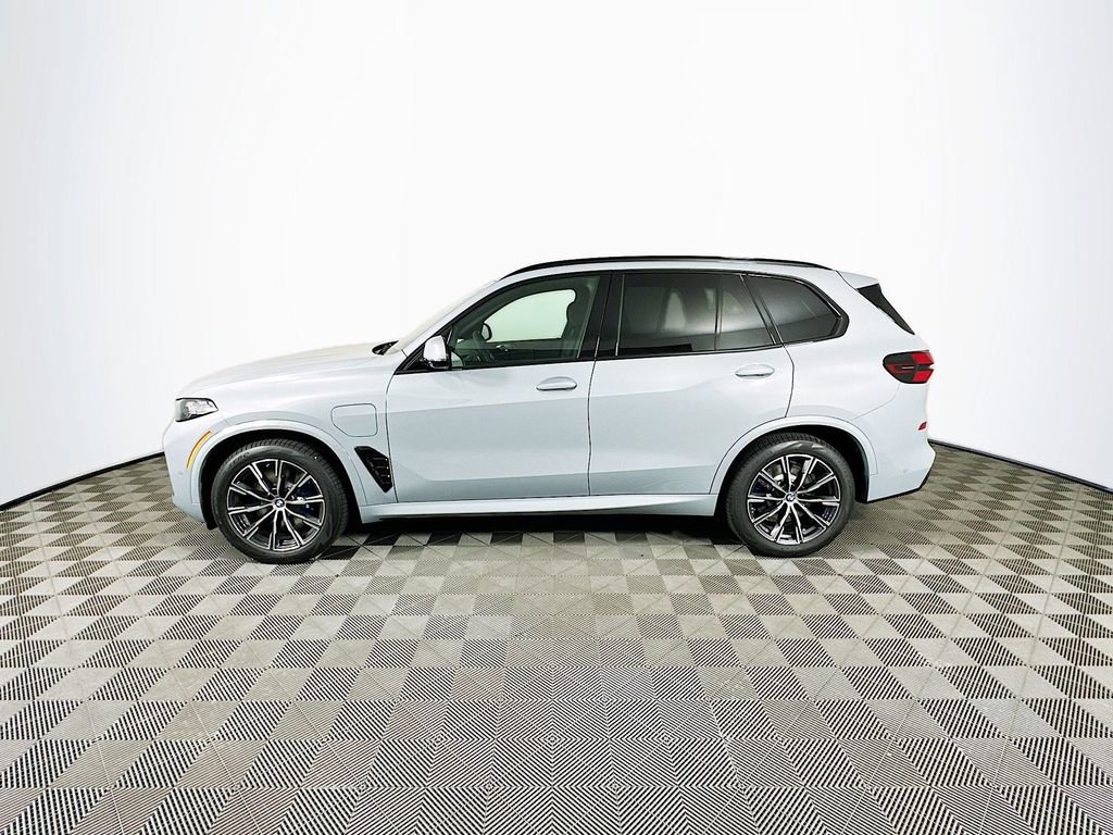 New 2026 BMW X5 xDrive50e image 5