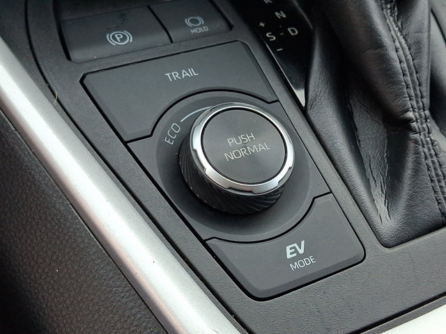 Certified 2025 Toyota RAV4 XLE AWD/4WD image 24