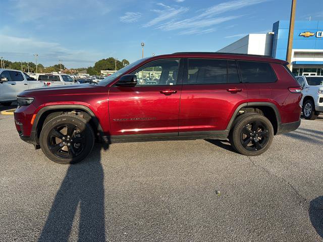 Used 2023 Jeep Grand Cherokee L Limited w/ Black Appearance Package image 4