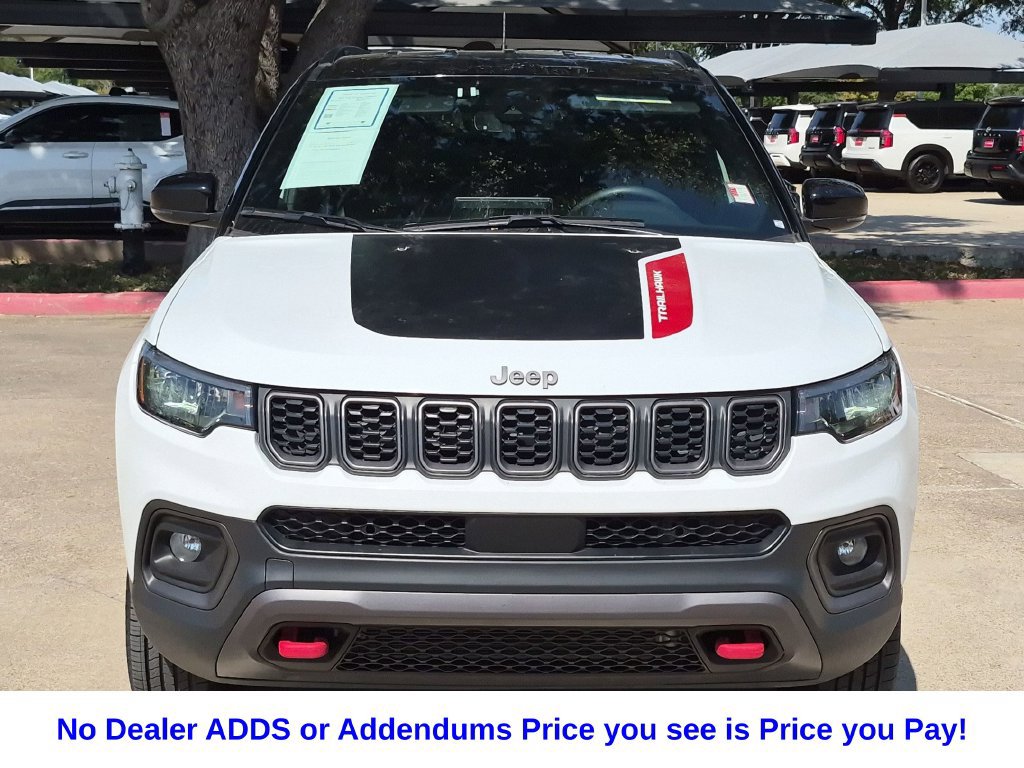 Used 2025 Jeep Compass Trailhawk AWD/4WD image 3