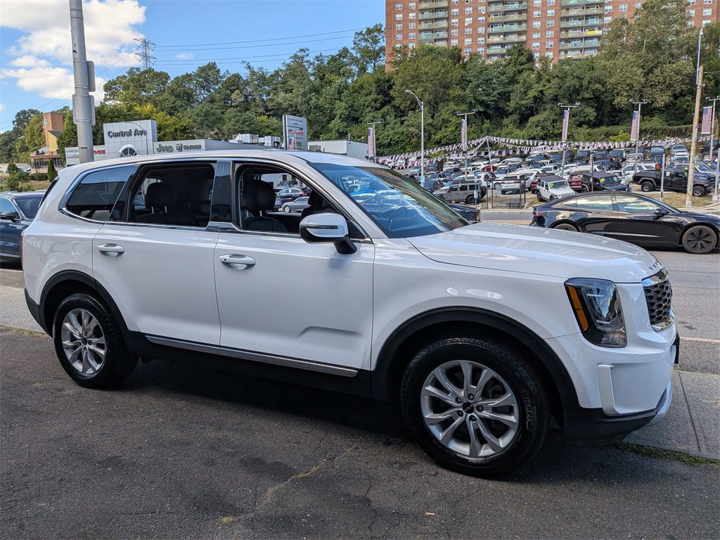 Certified 2022 Kia Telluride LX image 5