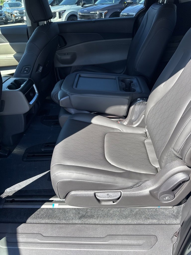 New 2026 Kia Carnival EX image 12