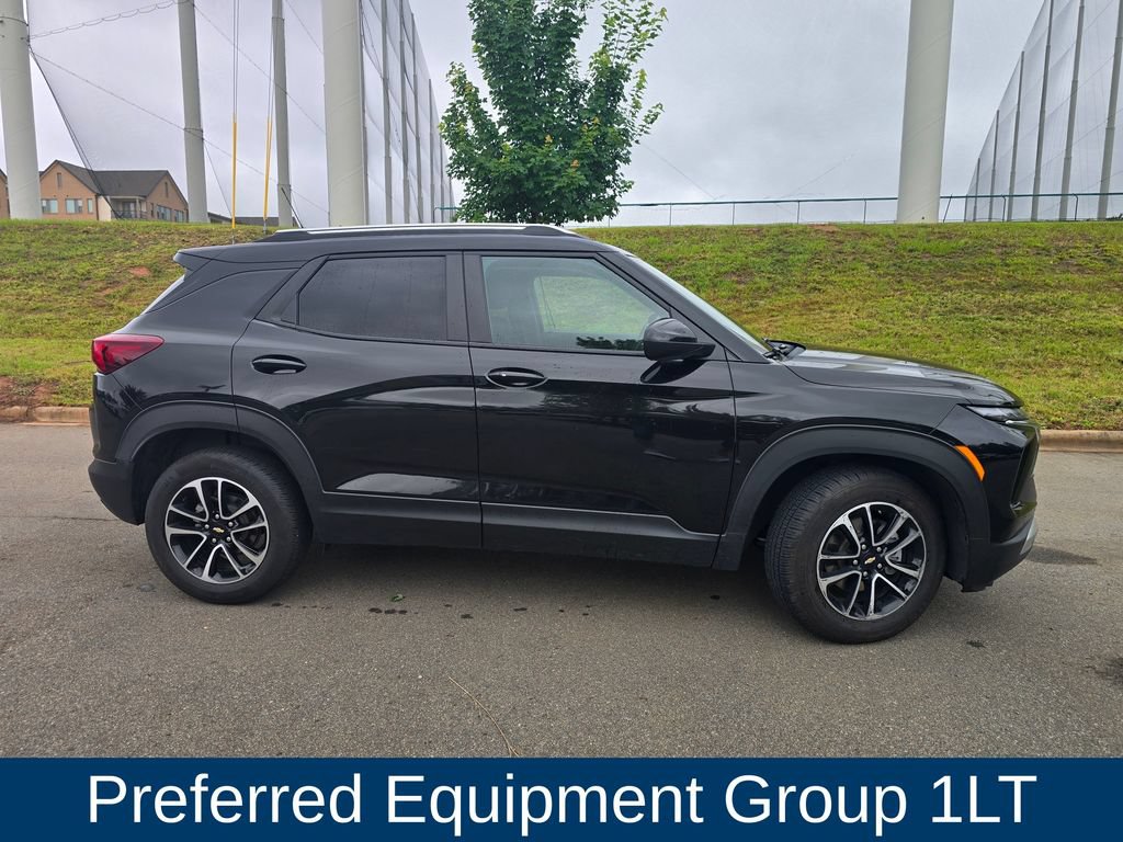 Used 2024 Chevrolet TrailBlazer LT w/ Convenience Package AWD/4WD image 2