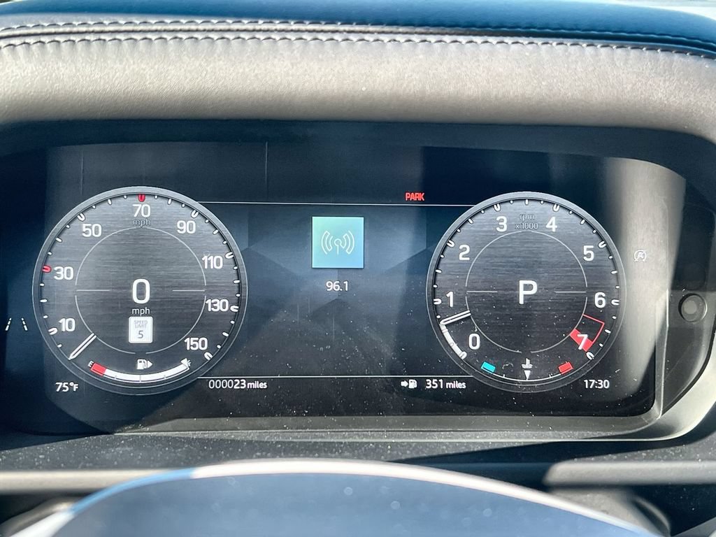 Used 2026 Land Rover Defender 130 X-Dynamic SE AWD/4WD image 24
