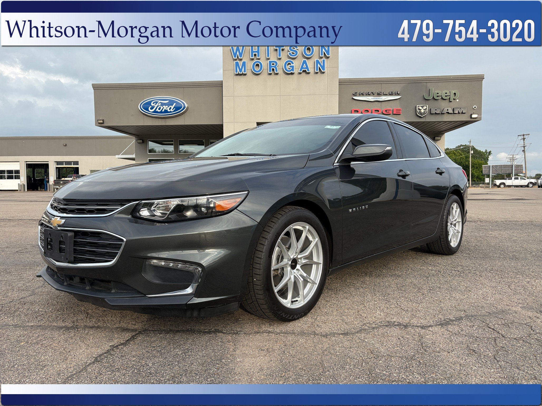 Used 2017 Chevrolet Malibu LT FWD image 1