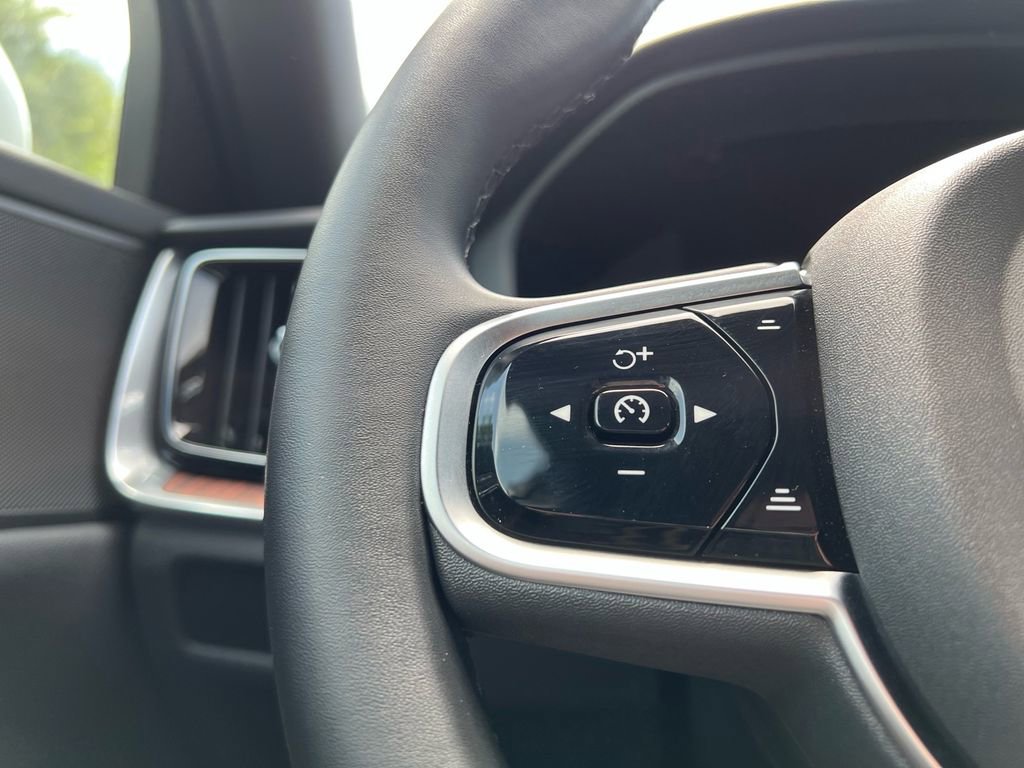 Certified 2025 Volvo V60 B5 Cross Country Plus AWD/4WD image 12