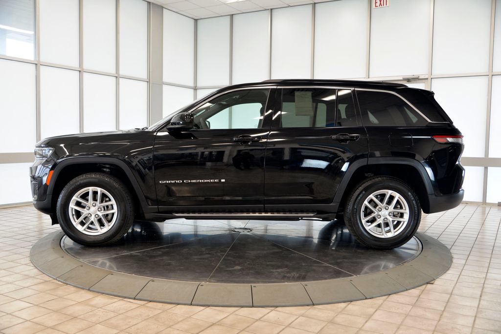 Used 2024 Jeep Grand Cherokee Laredo X AWD/4WD image 5