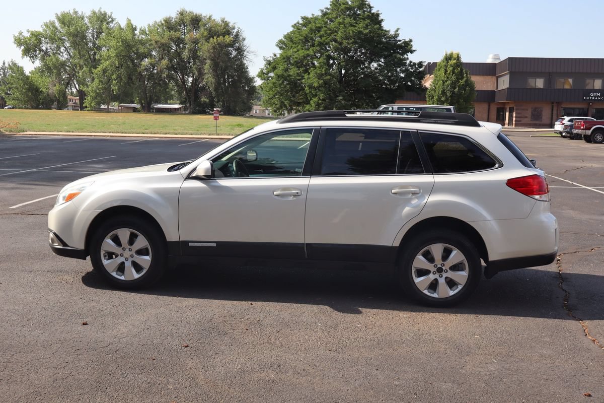 Used 2010 Subaru Outback 2.5i Premium AWD/4WD image 9