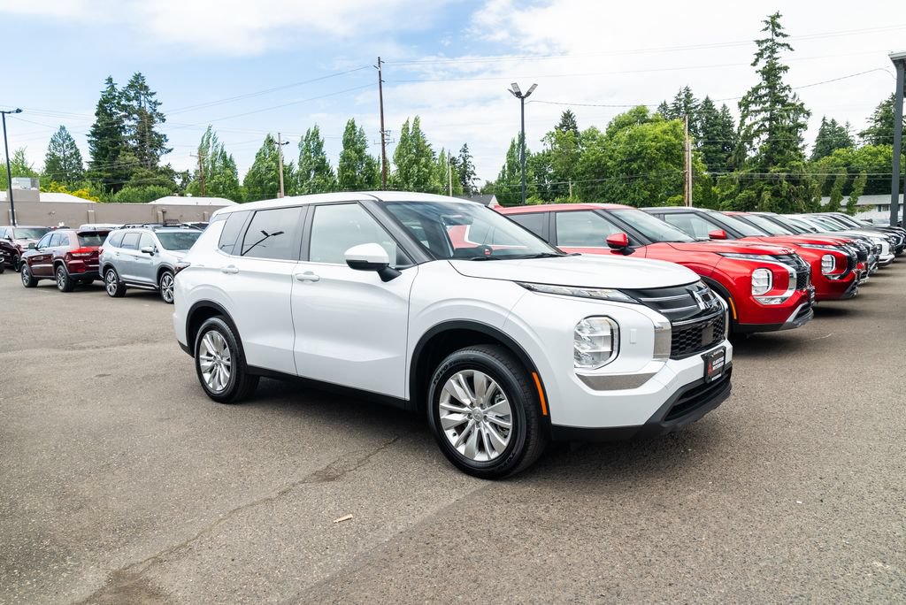 Used 2025 Mitsubishi Outlander ES AWD/4WD image 25