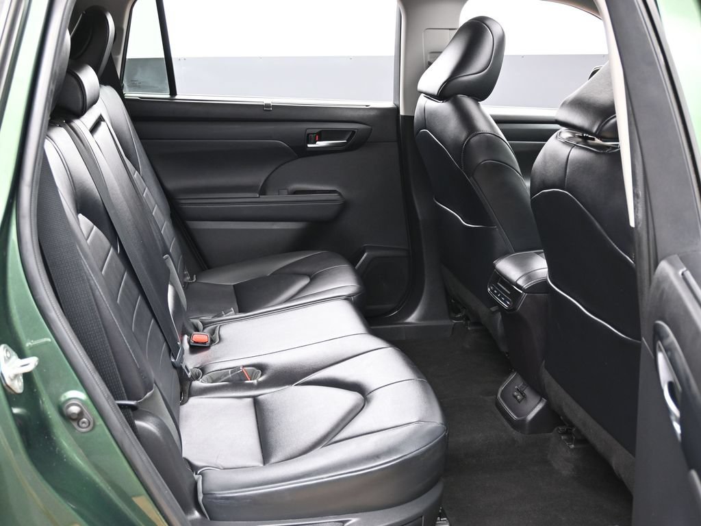 Used 2023 Toyota Highlander XLE AWD/4WD image 36