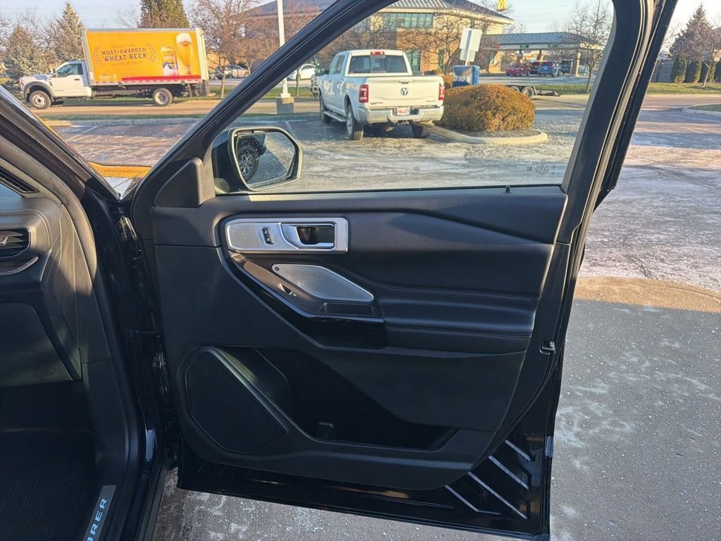 Certified 2023 Ford Explorer Platinum w/ Technology Package image 29