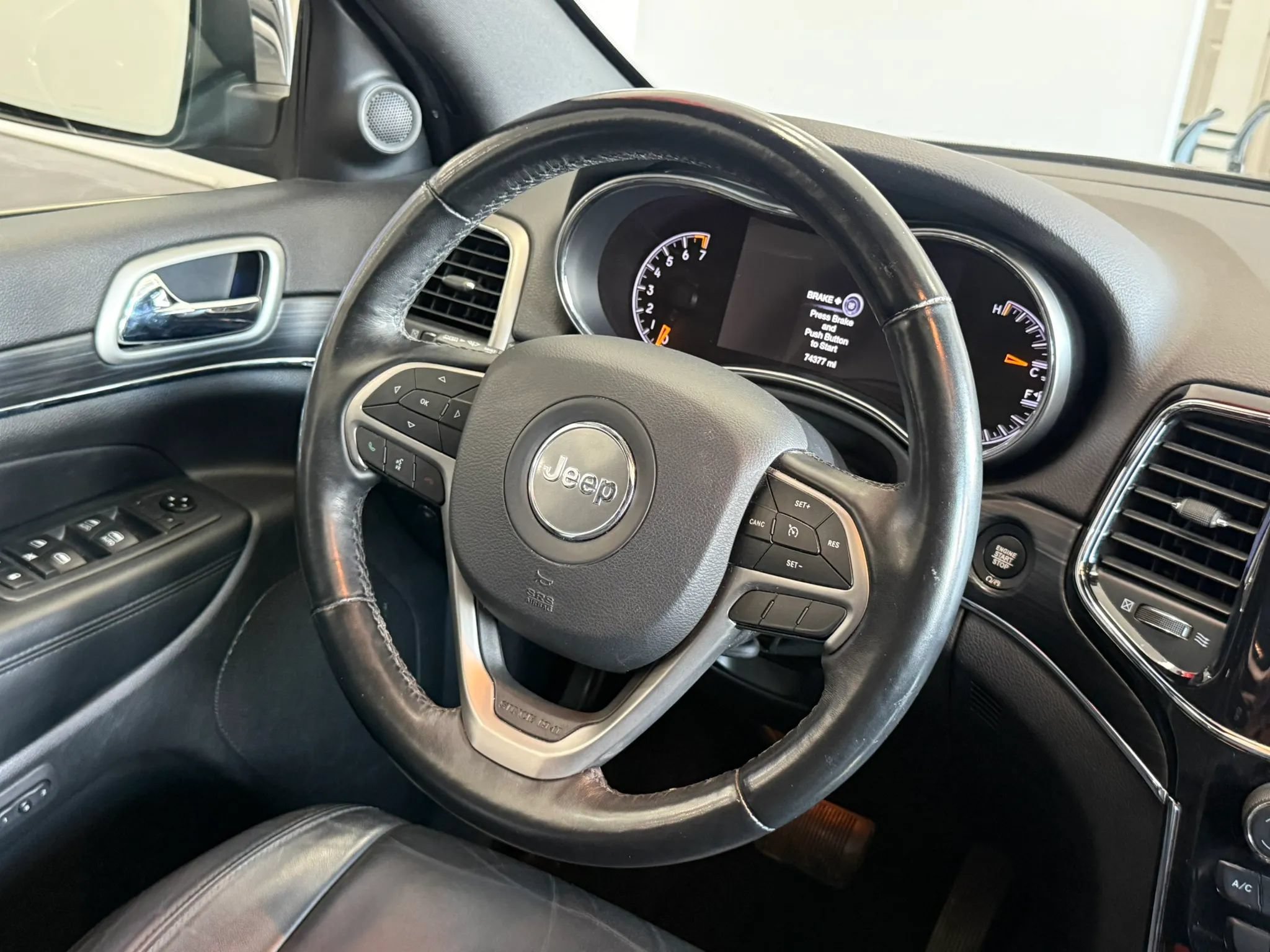 Used 2020 Jeep Grand Cherokee Limited AWD/4WD image 10