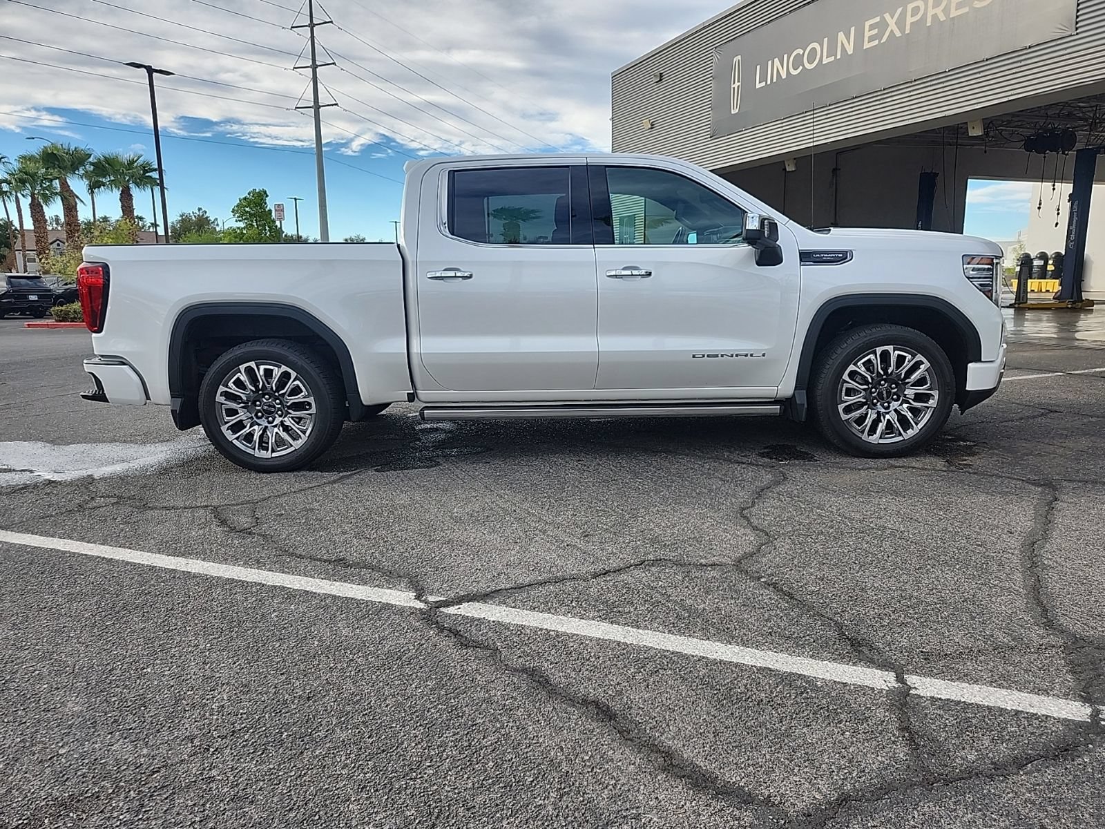 Used 2024 GMC Sierra 1500 Denali Ultimate AWD/4WD image 7