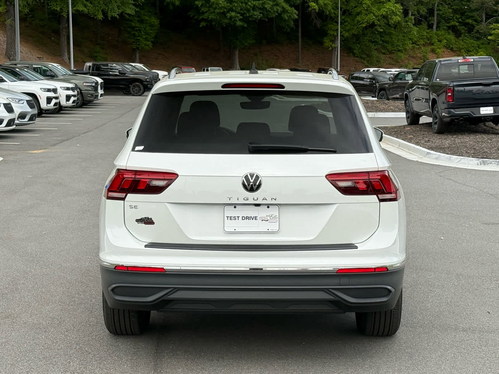 Used 2023 Volkswagen Tiguan SE image 4