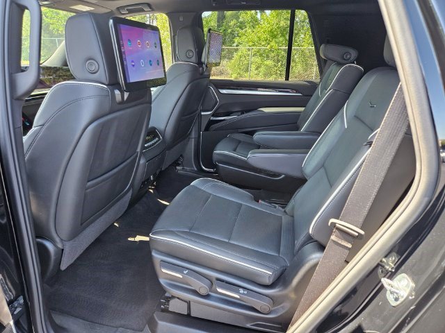 Certified 2026 Cadillac Escalade Luxury AWD/4WD image 12