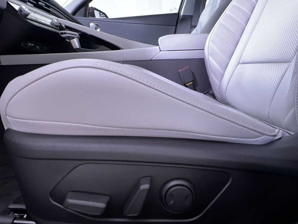 New 2025 Hyundai Elantra Limited image 13